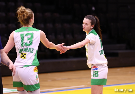 #13 Simone Sill,#18 Nika Cic